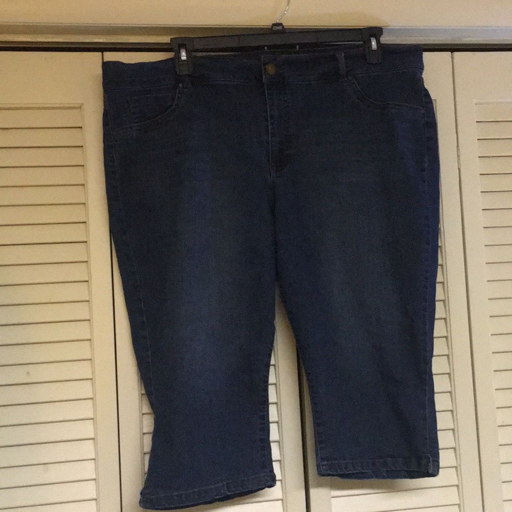 Women’s 22W denim capris